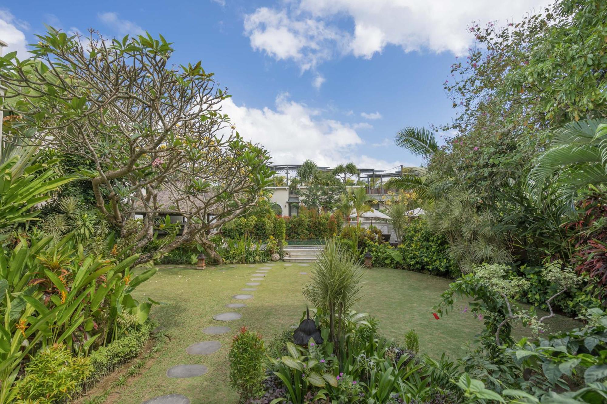 Villa Kaira Estate Canggu Buitenkant foto